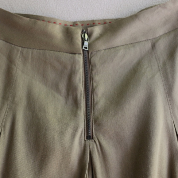 alice + olivia Box Pleat Khaki Skirt - Picture 7 of 10
